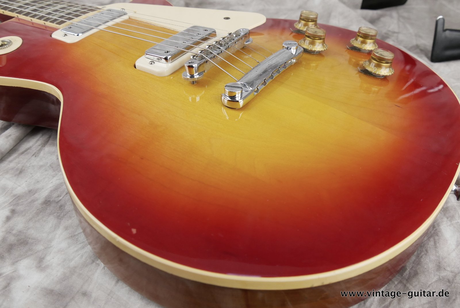 img/vintage/4770/Gibson-Les-Paul Deluxe-1973-cherry-sunburst-015.JPG